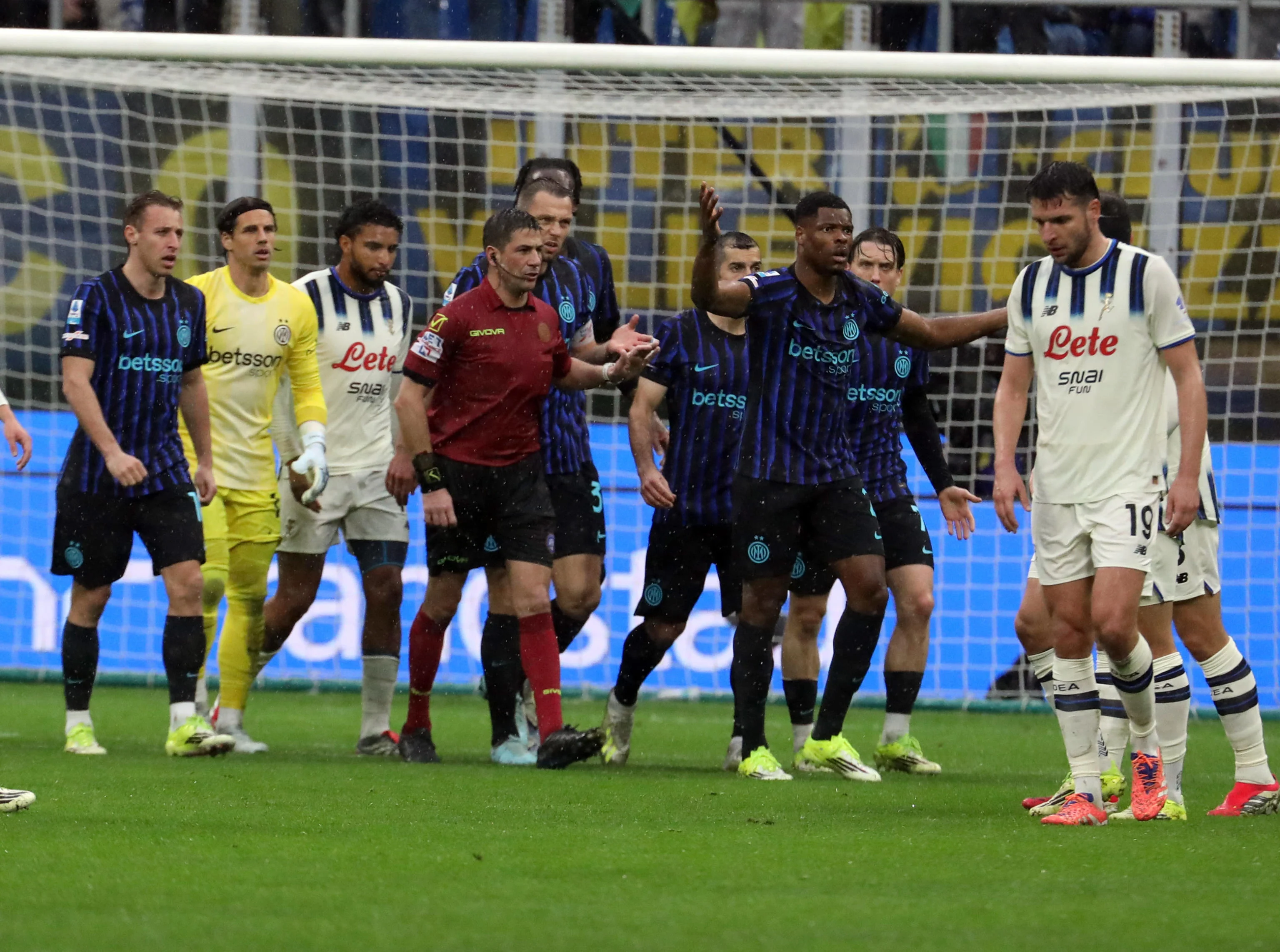 意甲｜遭阿达兰大逼平  蓝黑军3分变1分