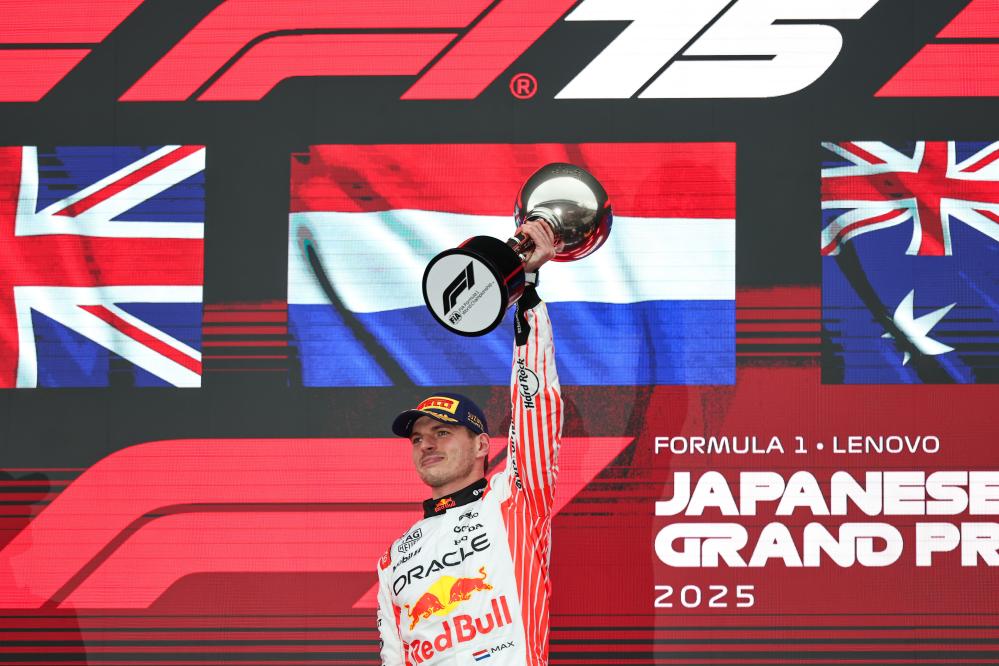 F1日本大奖赛：维斯塔潘破赛道纪录夺冠