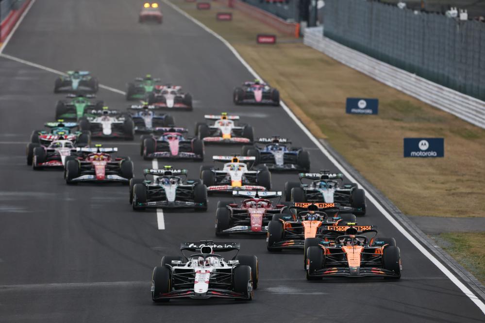F1日本大奖赛：维斯塔潘破赛道纪录夺冠