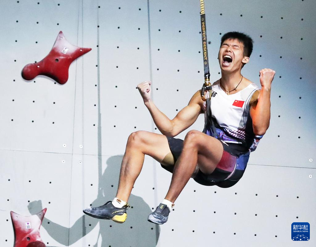 攀岩世锦赛：中国选手龙见国男子速度赛夺金