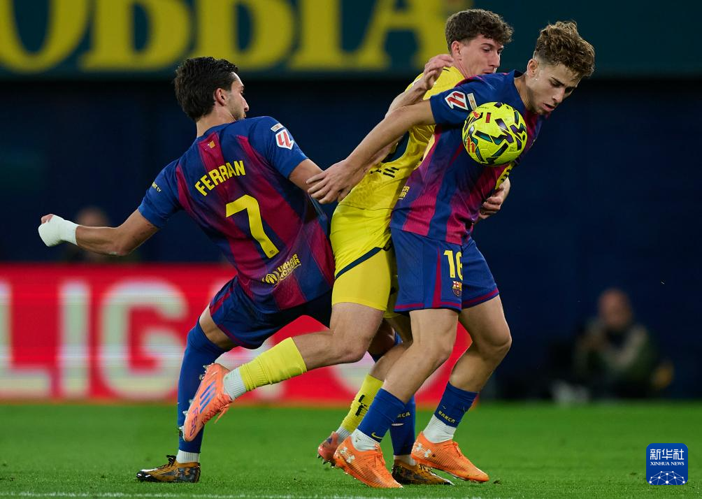足球——西甲:巴塞罗那胜比利亚雷亚尔