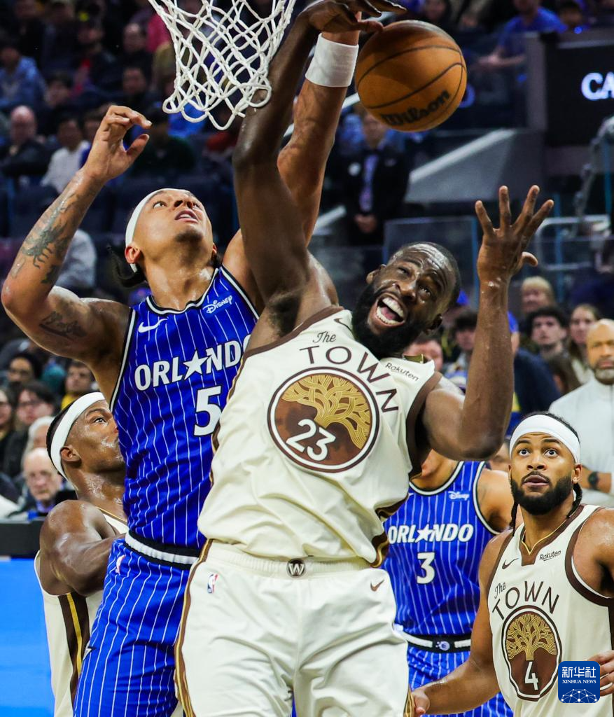 篮球——NBA常规赛:勇士胜魔术
