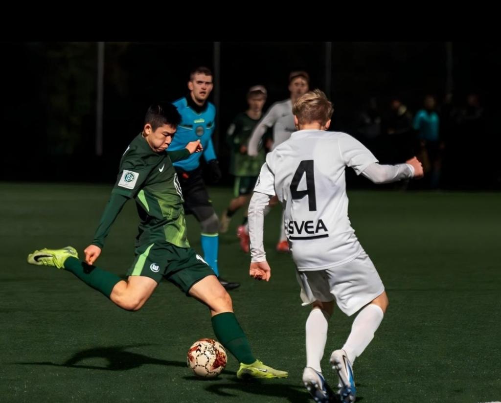 中国球员姜景祺随沃尔夫斯堡梯队夺得埃里克森杯