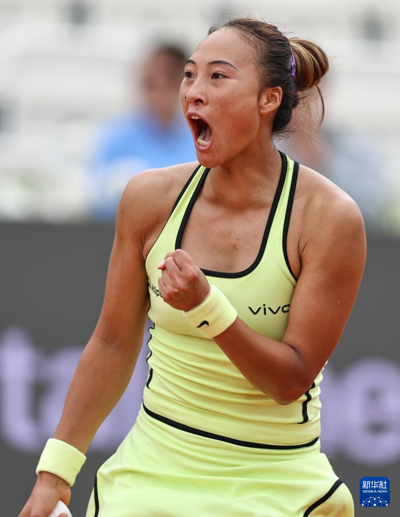 网球——WTA1000罗马站:郑钦文首轮晋级