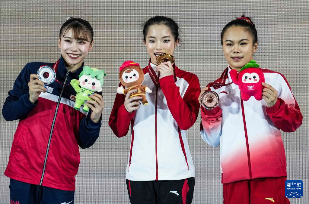 体操——亚锦赛:张怡涵、张清颖分获女子自由操冠、季军
