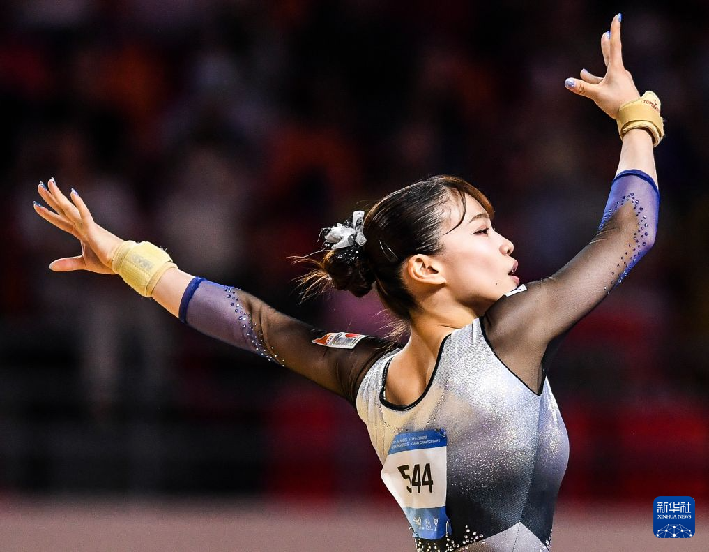 体操——亚锦赛:张怡涵、张清颖分获女子自由操冠、季军